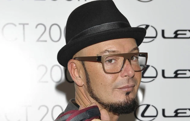 - Mogę wejść na własną matkę i nie poznać jej - mówi egocentryczny Tomek Jacyków, fot.Gałązka