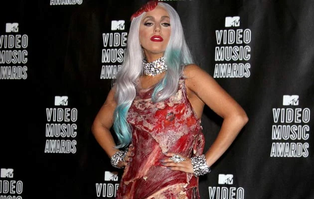 Lady Gaga w mięsnej kreacji Lady Gaga w mięsnej kreacji
