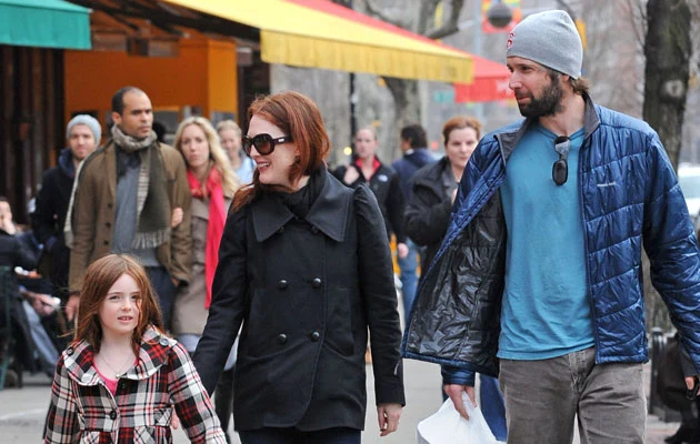 Julianne Moore z mężem i córką