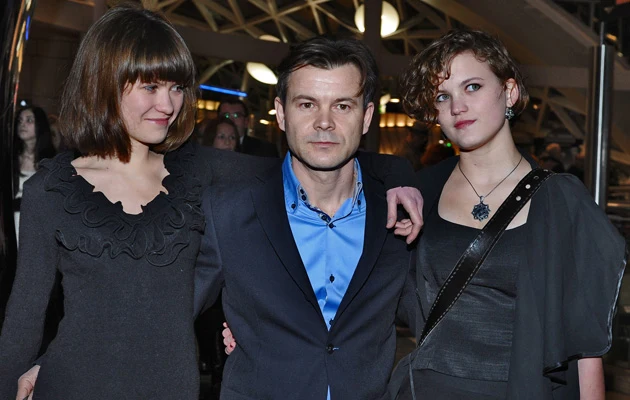 Jacek Braciak z córkami Jadzią i Zosią, fot.Andras Szilagyi Jacek Braciak z córkami Jadzią i Zosią, fot.Andras Szilagyi