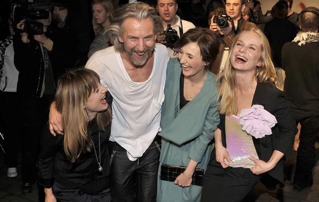 Robert ze swoimi znanymi przyjaciółkami, fot.Dariusz Gałązka Robert ze swoimi znanymi przyjaciółkami, fot.Dariusz Gałązka