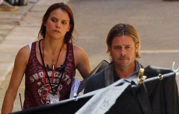 Brad Pitt z asystentką Brad Pitt z asystentką