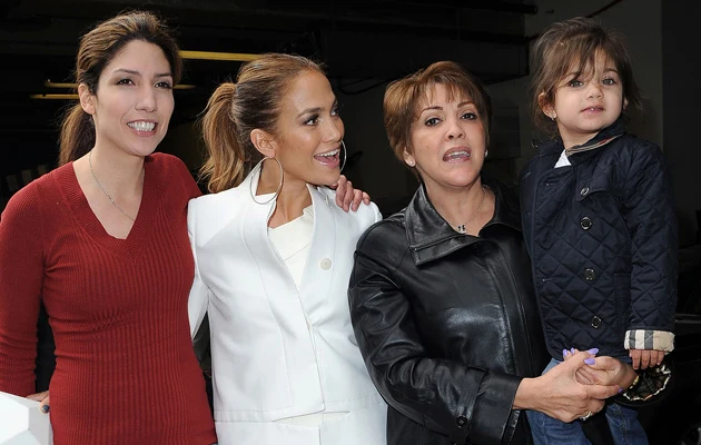Jennifer Lopez z siostrą, matką i siostrzenicą Jennifer Lopez z siostrą, matką i siostrzenicą