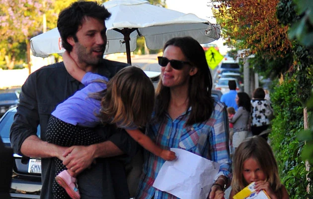Ben Affleck i Jennifer Garner z córkami Ben Affleck i Jennifer Garner z córkami
