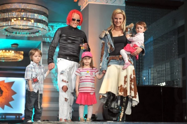 Dzieci Michała Wiśniewskiego - Xavier, Fabienne, Etienette i Vivienne Vienna, fot.Kurnikowski Dzieci Michała Wiśniewskiego - Xavier, Fabienne, Etienette i Vivienne Vienna, fot.Kurnikowski