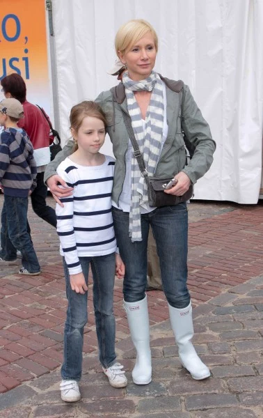 Córka Ewy Gawryluk i Waldemara Błaszczyka - Maria, fot.Paweł Przybyszewski Córka Ewy Gawryluk i Waldemara Błaszczyka - Maria, fot.Paweł Przybyszewski