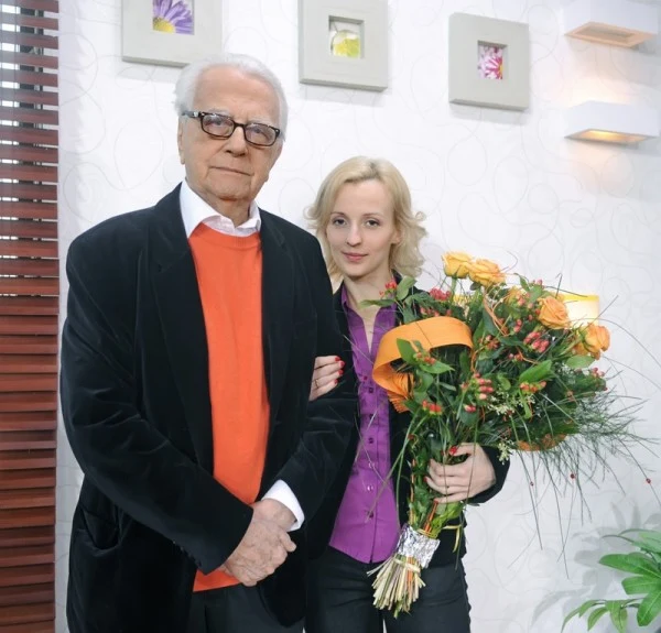 Przy niej przestał myśleć o starości, wręcz się na nią nie godzi. Napędzają się wzajemnie. Ona dzięki niemu zapisała się na kolejne studia i kurs prawa jazdy. Są ze sobą bardzo szczęśliwi. Fot.Jan Bielecki