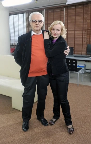 Związek Kamili i Andrzeja Łapickich od samego początku bulwersował opinię publiczną. Głównie ze względu na dużą różnicę wieku - 60 lat. [czytaj i oglądaj dalej] Fot.Jan Bielecki