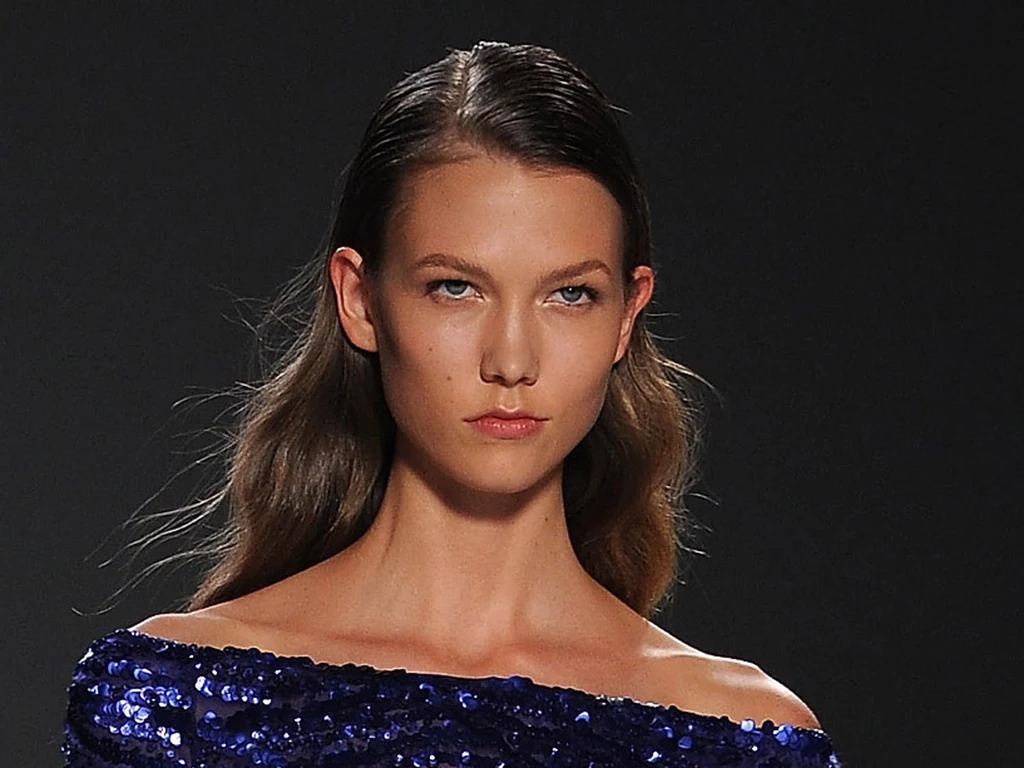 Karlie Kloss na pokazie Elie Saaba