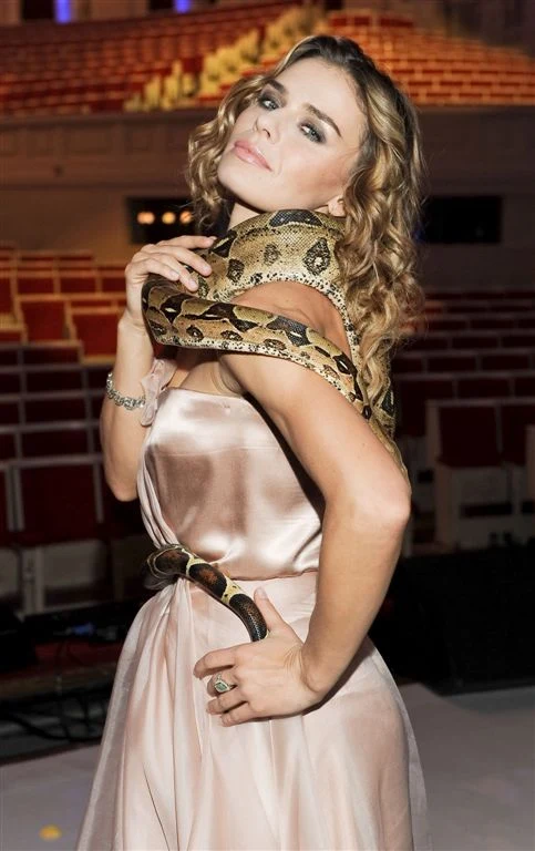 Natasza Urbańska z wężem