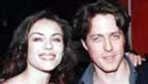 Hugh Grant blisko Liz Hurley