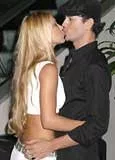 Enrique Iglesias całuje Annę Kurnikową Enrique Iglesias całuje Annę Kurnikową