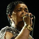 Cesaria Evora do Polski przyjedzie później