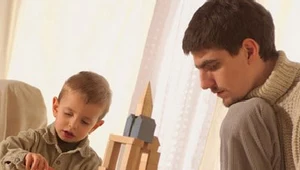 Dzieci uwielbiają zabawy z dorosłymi