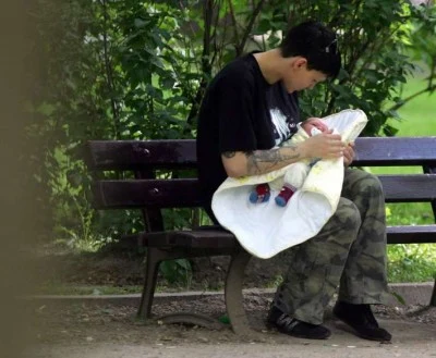 Agnieszka Chylińska na spacerze z synkiem Ryszardem, fot. Adam Nocoń Agnieszka Chylińska na spacerze z synkiem Ryszardem, fot. Adam Nocoń