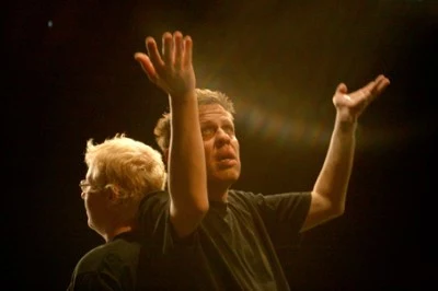 Zobacz pokaz krótkich form teatralnych z udziałem osób niepełnosprawnych Zobacz pokaz krótkich form teatralnych z udziałem osób niepełnosprawnych