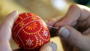 Ukraińcy uczą się robić pisanki