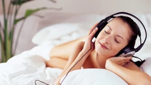 Słuchając muzyki często mimowolnie zamykamy oczy.