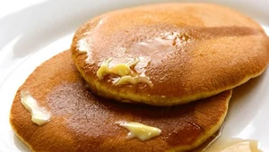 Amerykańskie pancakes z syropem klonowym
