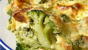 Gratin brokułowy z serem pleśniowym