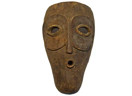 Maska twarzowa, typu elanda/emangungu, używana w ceremoniach inicjacyjnych. 36 cm; Dem. Rep. Konga