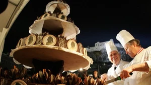 Ten gigantyczny Tort Sachera był przygotowany z okazji 250 rocznicy urodzin Mozarta.