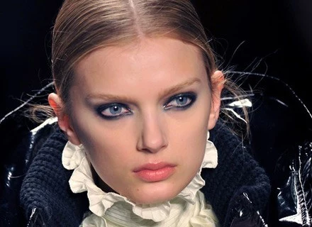 Makijaż Givenchy jest inspirowany barwami nocy.