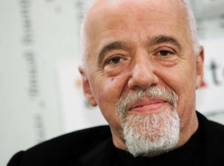 Paulo Coelho - pisarz, który "piraci" własną twórczość w internecie