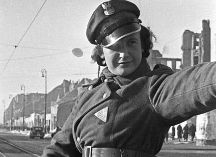 Warszawa, 1946 rok fot. Edward Falkowski Warszawa, 1946 rok fot. Edward Falkowski