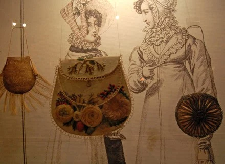 Pierwsze torebki do ręki pojawiły się w modzie na przełomie XVIII i XIX wieku