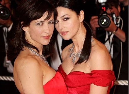 Monica Bellucci i Sophie Marceau, w przeciwieństwie dla sesjii w "Elle" , w makijażu