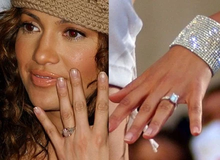 Jennifer Lopez pokazuje pierścionek od Bena Afflecka, po prawej pierścionek od Crisa Judda