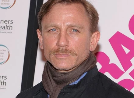 Daniel Craig z wąsikiem