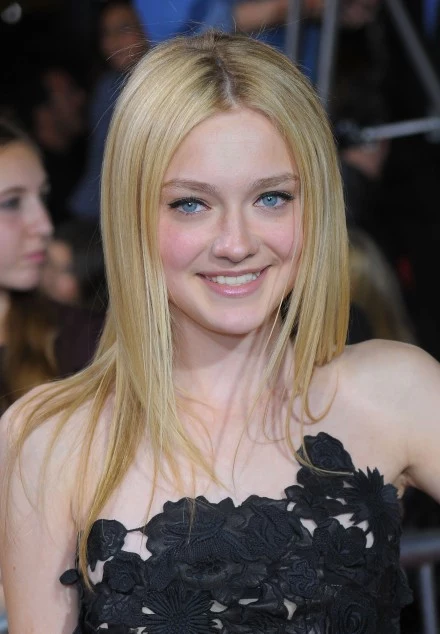 Dakota Fanning na premierze filmu "New Moon" w Los Angeles