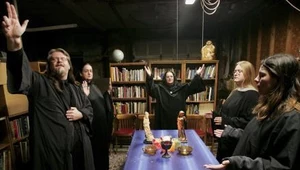 Rytuał przeprowadzany przez współczesnych pogan (czarownice) w Witchcraft School w Illinois.