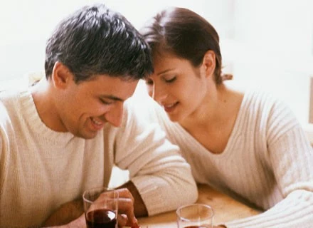 Źle okazywane wsparcie ze strony współmałżonka może zaszkodzić związkowi bardziej niż jego brak
