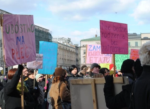 Uczestnicy Manify na rynku w Krakowie, 7 marca 2010.