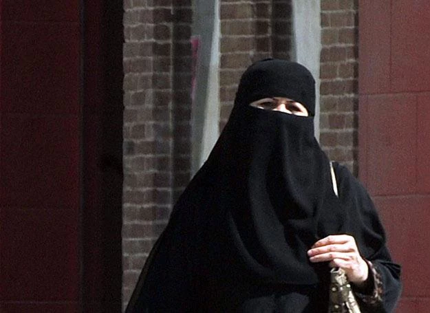 Saudyjskie kobiety muszą zasłaniać również twarz