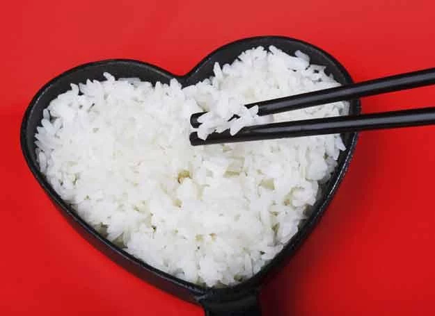 Biały i brązowy ryż zawiera taką samą ilość kalorii