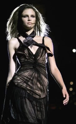 Tydzień Mody w Rzymie, kolekcja jesień/zima 2005/2006 - Alberta Ferretti, fot. AFP Tydzień Mody w Rzymie, kolekcja jesień/zima 2005/2006 - Alberta Ferretti, fot. AFP