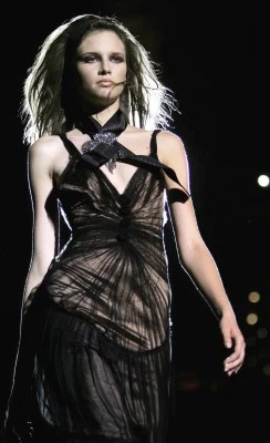 Tydzień Mody w Rzymie, kolekcja jesień/zima 2005/2006 - Alberta Ferretti, fot. AFP Tydzień Mody w Rzymie, kolekcja jesień/zima 2005/2006 - Alberta Ferretti, fot. AFP