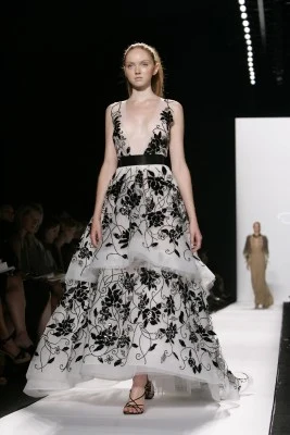 Tydzień Mody w Nowym Jorku, wiosna 2006, kreacja: Oscar de la Renta, fot. AFP Tydzień Mody w Nowym Jorku, wiosna 2006, kreacja: Oscar de la Renta, fot. AFP