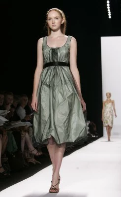 Tydzień Mody w Nowym Jorku, wiosna 2006, kreacja: Oscar de la Renta, fot. AFP Tydzień Mody w Nowym Jorku, wiosna 2006, kreacja: Oscar de la Renta, fot. AFP