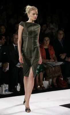 Tydzień Mody w Nowym Jorku, wiosna 2006, kreacja: Carolina Herrera, fot. AFP Tydzień Mody w Nowym Jorku, wiosna 2006, kreacja: Carolina Herrera, fot. AFP