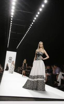 Tydzień Mody w Nowym Jorku, wiosna 2006, kreacja: Bill Blass, fot. AFP Tydzień Mody w Nowym Jorku, wiosna 2006, kreacja: Bill Blass, fot. AFP