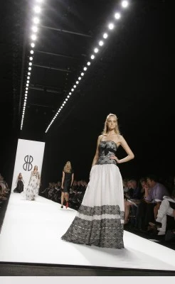 Tydzień Mody w Nowym Jorku, wiosna 2006, kreacja: Bill Blass, fot. AFP Tydzień Mody w Nowym Jorku, wiosna 2006, kreacja: Bill Blass, fot. AFP