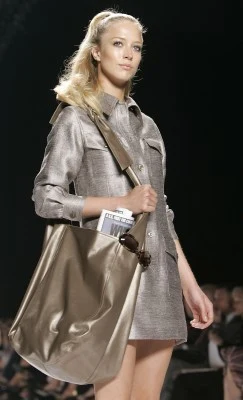 Tydzień Mody w Nowym Jorku, wiosna 2006, kreacja: Bill Blass, fot. AFP Tydzień Mody w Nowym Jorku, wiosna 2006, kreacja: Bill Blass, fot. AFP