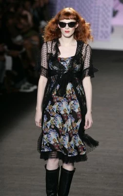 Tydzień Mody w Nowym Jorku, wiosna 2006, kreacja: Anna Sui, fot. AFP Tydzień Mody w Nowym Jorku, wiosna 2006, kreacja: Anna Sui, fot. AFP
