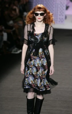 Tydzień Mody w Nowym Jorku, wiosna 2006, kreacja: Anna Sui, fot. AFP Tydzień Mody w Nowym Jorku, wiosna 2006, kreacja: Anna Sui, fot. AFP