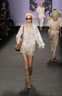 Tydzień Mody w Nowym Jorku, wiosna 2006, kreacja: Anna Sui, fot. AFP Tydzień Mody w Nowym Jorku, wiosna 2006, kreacja: Anna Sui, fot. AFP